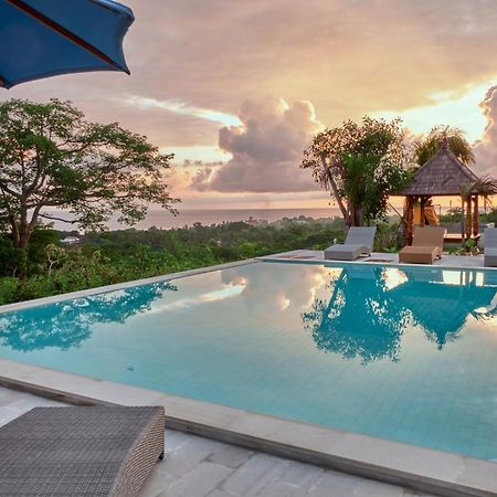 Plumeria Np Batununggul Bagian luar foto
