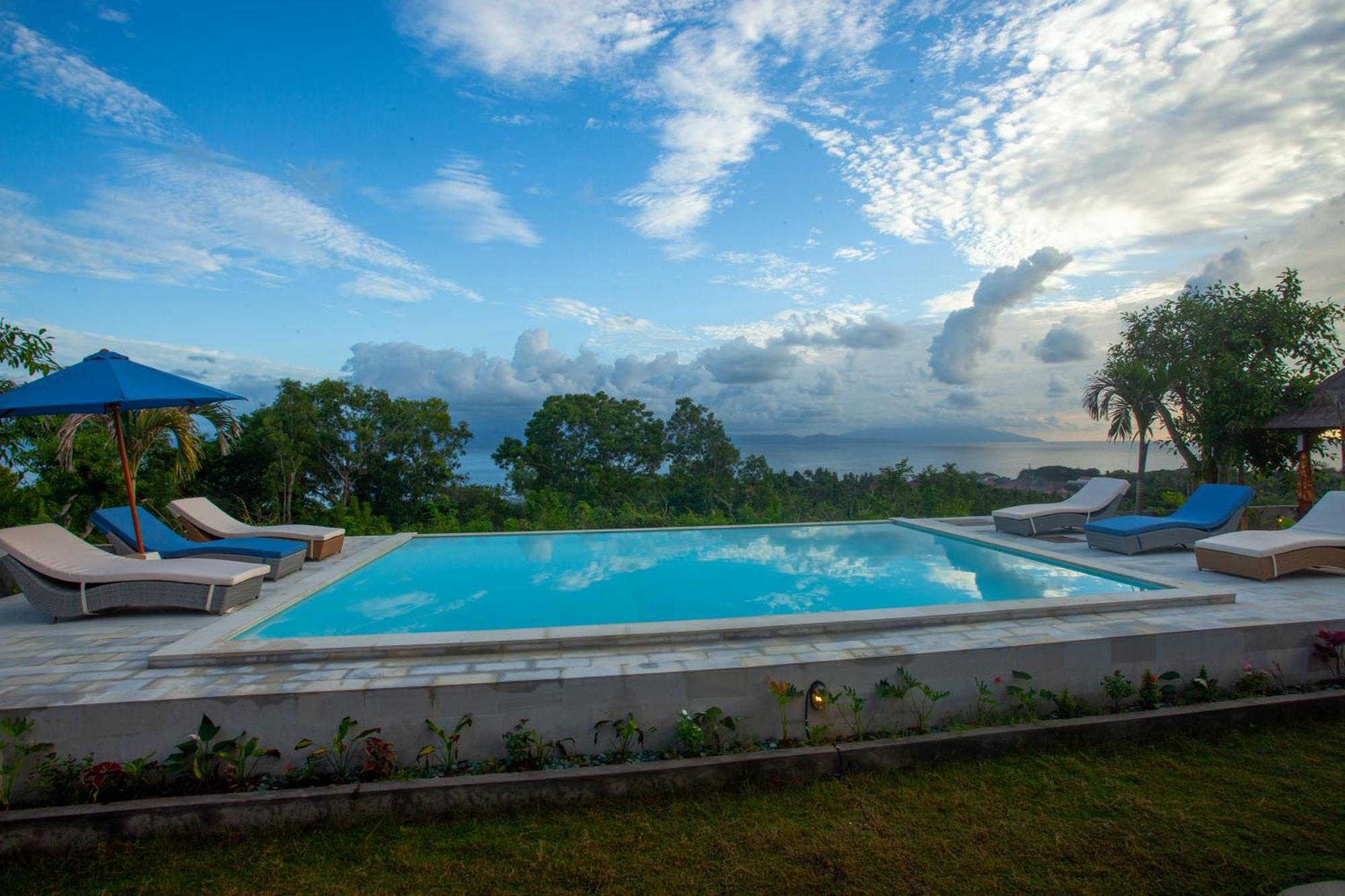 Plumeria Np Batununggul Bagian luar foto